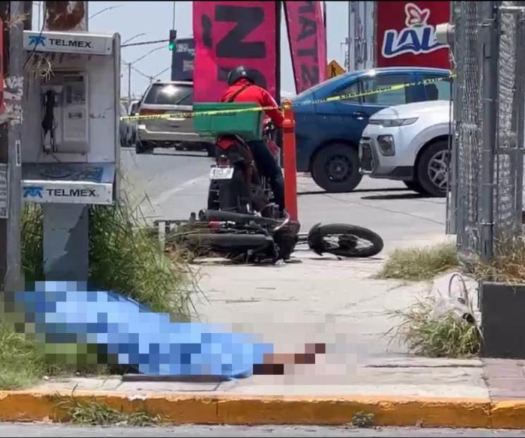 Repartidor pierde la vida tras estrellarse con poste