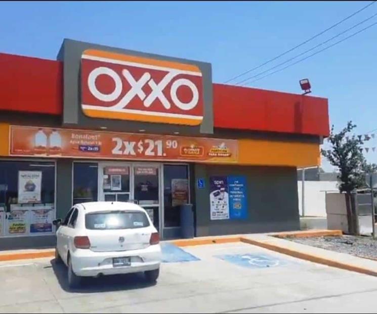 Asaltan tienda de conveniencia 