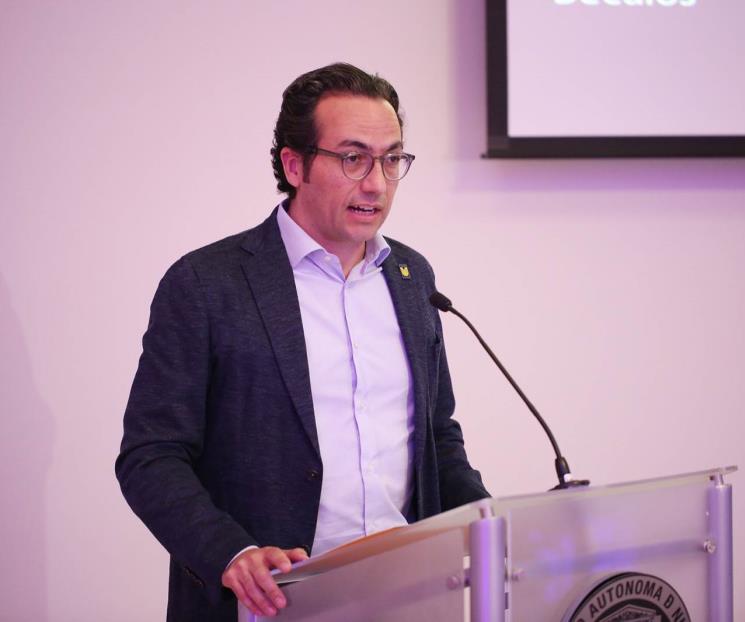 Presente Tigres en graduación de la UANL