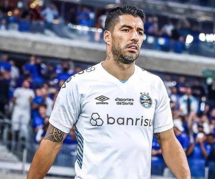 Luis Suárez podría ocupar una prótesis en su rodilla