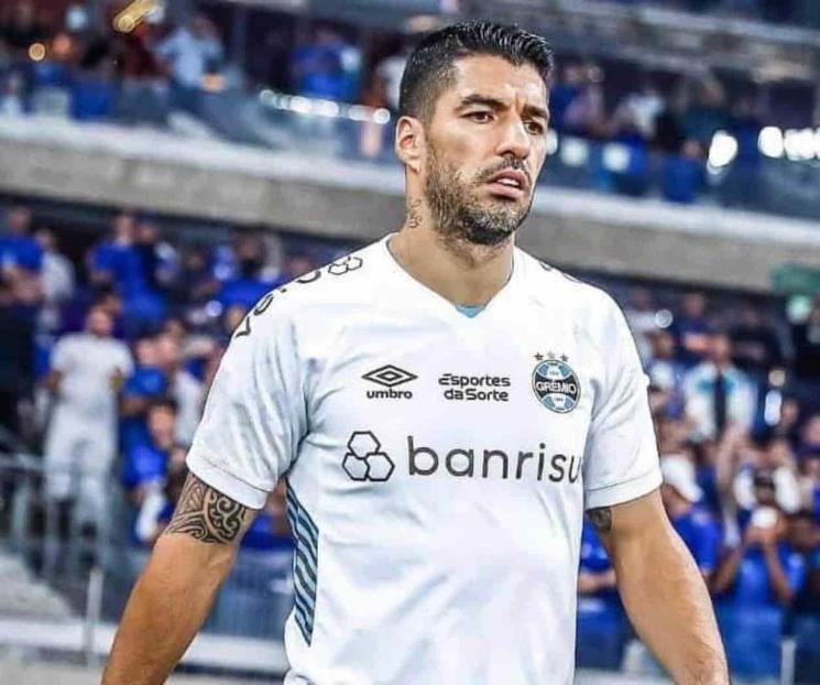 Luis Suárez podría ocupar una prótesis en su rodilla