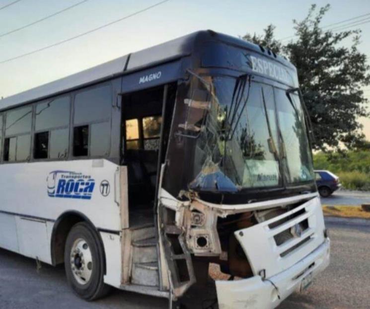 Se estrella contra camioneta tras sufrir golpe de calor