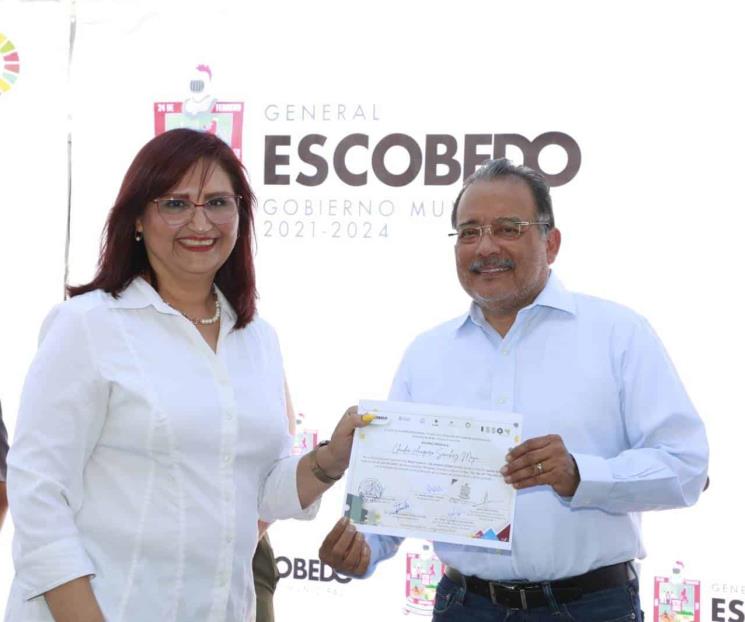 Amplía Escobedo capacitación ISOOK a una secundaria Amplía Escobedo capacitación ISOOK a una secundaria