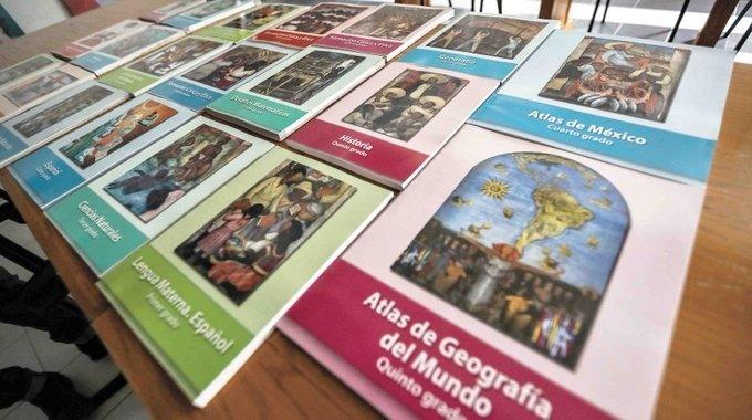 AMLO defiende nuevos libros de texto AMLO defiende nuevos libros de texto