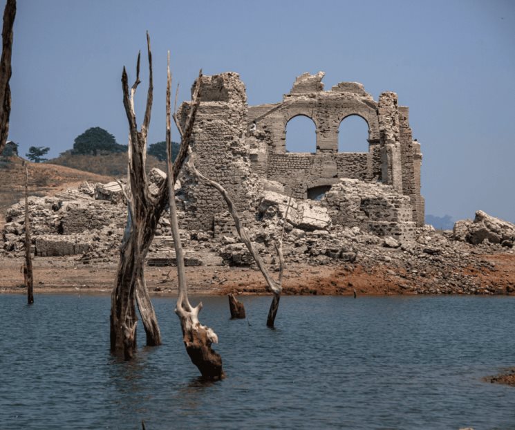 Aparece una iglesia en presa de Chiapas por sequía Aparece una iglesia en presa de Chiapas por sequía