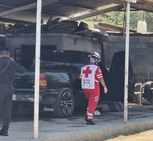 Un comerciante de autos fue ejecutado y otra persona resultó lesionada mientras arreglaban un vehículo en un taller mecánico y lote de auto en el municipio de Montemorelos.