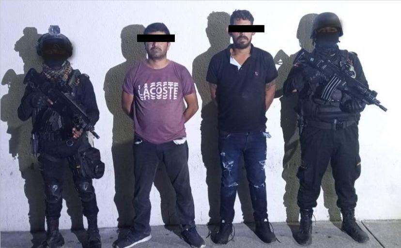 Caen dos con arma  larga y droga
