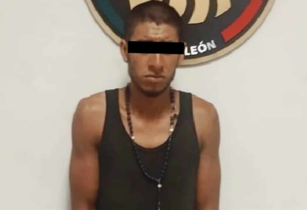 Elementos de la Secretaría de Seguridad y Vialidad de Salinas Victoria, detuvieron a un hombre por violencia familiar en la Colonia Emiliano Zapata.