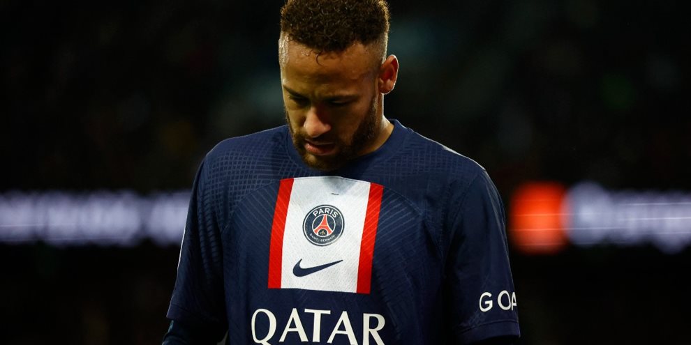 Multan a Neymar por obras sin licencia en Brasil