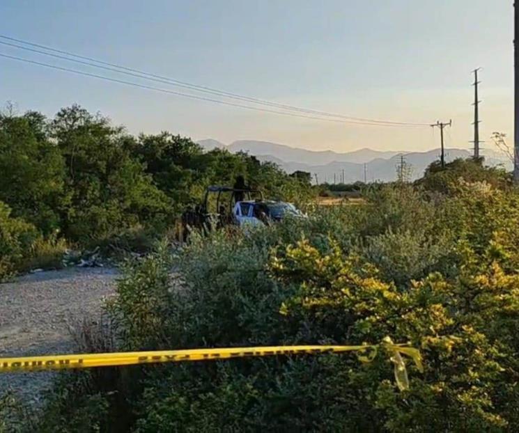 Hallan a tres ejecutados en auto abandonado en Cadereyta Hallan a tres ejecutados en auto abandonado en Cadereyta