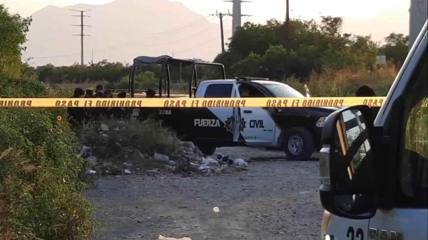 Una intensa movilización policiaca se registró en el municipio de Cadereyta, al reportarse el hallazgo de una persona sin vida, dentro de un automóvil abandonado en una brecha