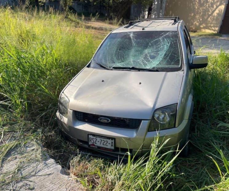 Investigan camioneta abandonada Investigan camioneta abandonada