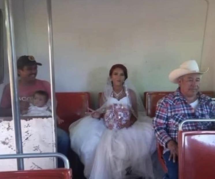 Novia se sube a camión para llegar a tiempo a la iglesia Novia se sube a camión para llegar a tiempo a la iglesia