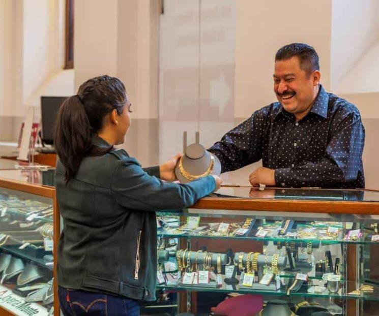 Banco Azteca se echaron a la bolsa a clientes del empeño