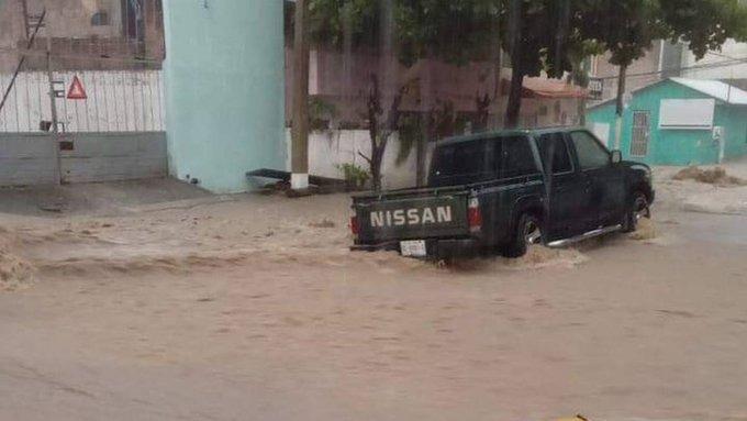 Hombre es succionado por alcantarilla en Tuxtla Gutiérrez Hombre es succionado por alcantarilla en Tuxtla Gutiérrez