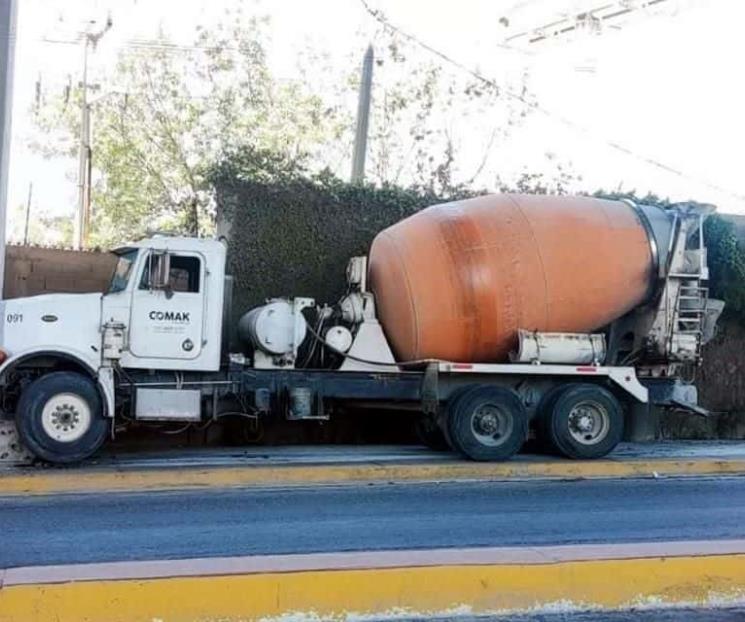 Impacta muro tras perder los frenos Impacta muro tras perder los frenos
