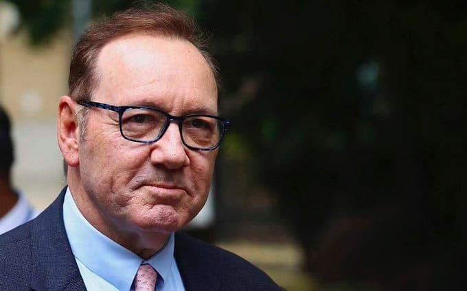 Comparece Spacey por 12 cargos de agresión sexual en Londres
