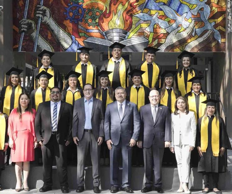 Se gradúa quinta generación del Programa Aula STUANL