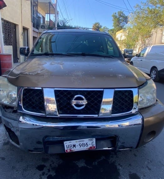Dos camionetas con placas “colgadas” fueron aseguradas por oficiales de la Secretaría de Seguridad y Protección a la Ciudadanía de Monterrey, en diferentes puntos al oriente de la ciudad.