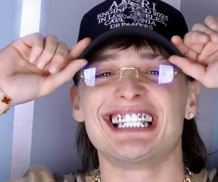 Peso Pluma presume “sonrisa” millonaria