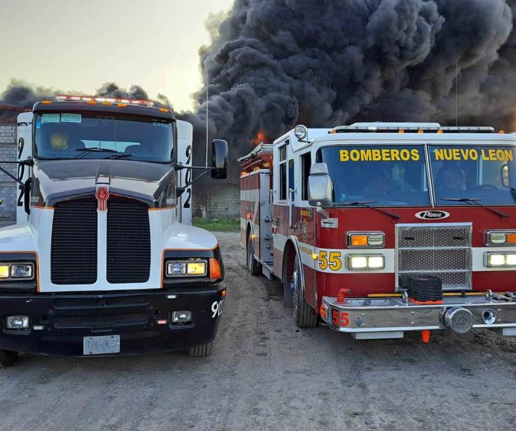Moviliza incendio en un baldío de Escobedo