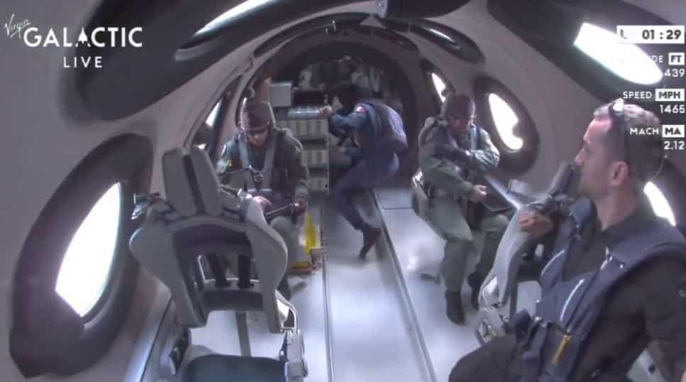 Virgin Galactic realiza su primer vuelo comercial al espacio