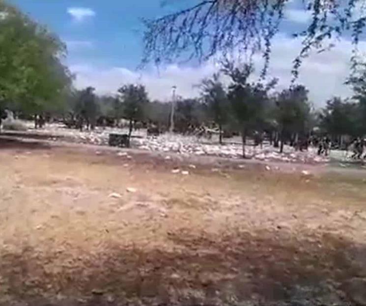 Alumnos dejan hojas tiradas por fin de clases en NL