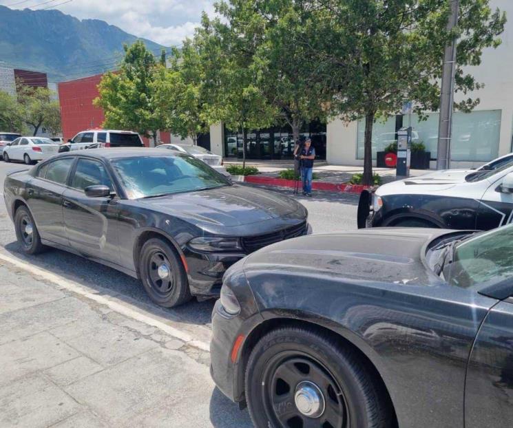 Sale del banco y le roban 2 mdp