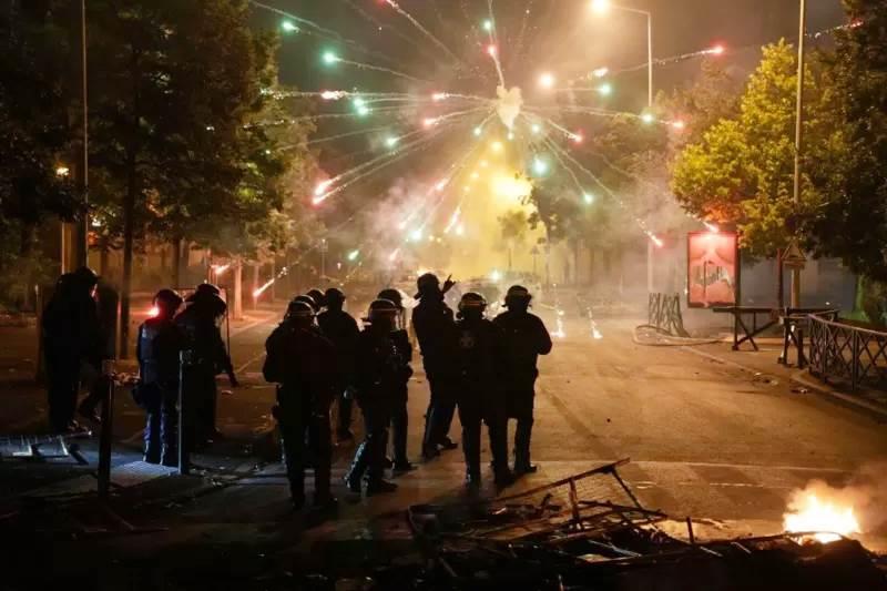 Disturbios en Francia dejan 500 detenidos Disturbios en Francia dejan 500 detenidos