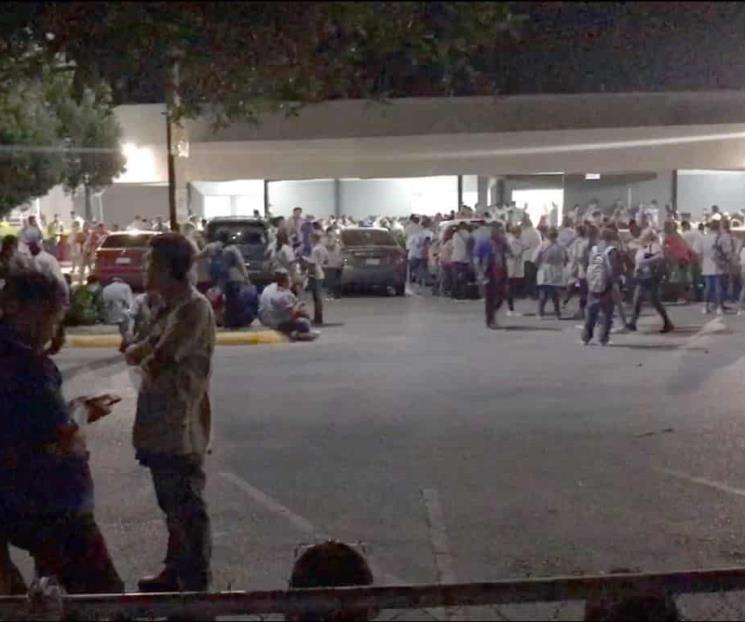 Evacúan a 300 por fuga de amoniaco en fábrica de Linares