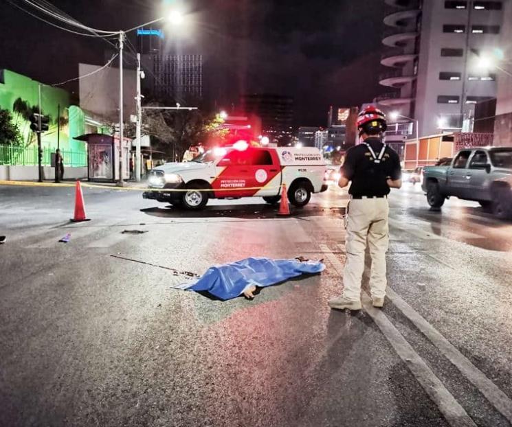 Arrollan a pareja; muere mujer