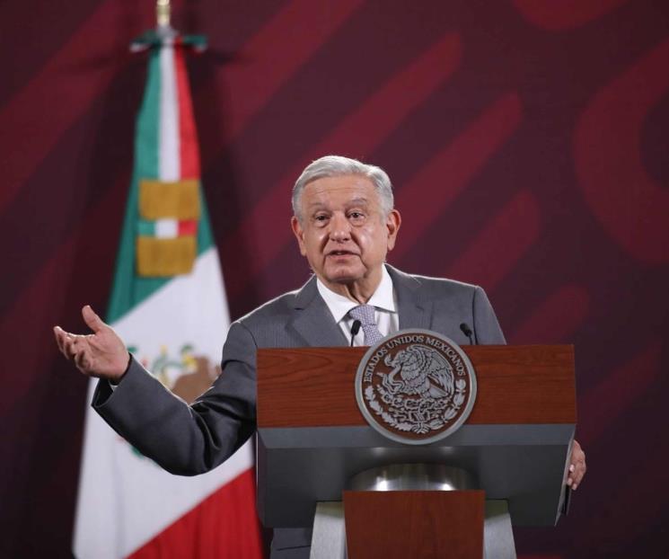 AMLO asegura que respeta críticas del obispo de Apatzingán