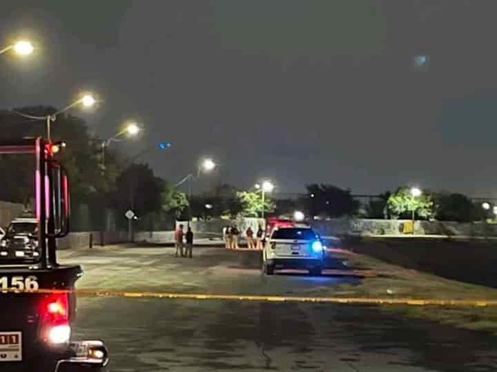 Cuatro hombres y dos mujeres fueron ejecutados minutos después de ser levantados en la menos dos vehículos, la madrugada de ayer en la Colonia Residencial Palmas, municipio de Apodaca.