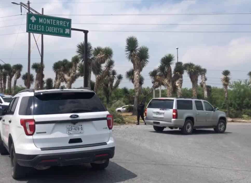 Una intensa movilización se registró en el municipio de Cadereyta, al reportarse el hallazgo de dos bolsas negras, con restos humanos muy cerca del Cereso de Cadereyta.