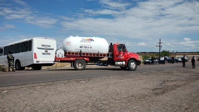 Tras 5 horas retiran bloqueos de carreteras en Sinaloa