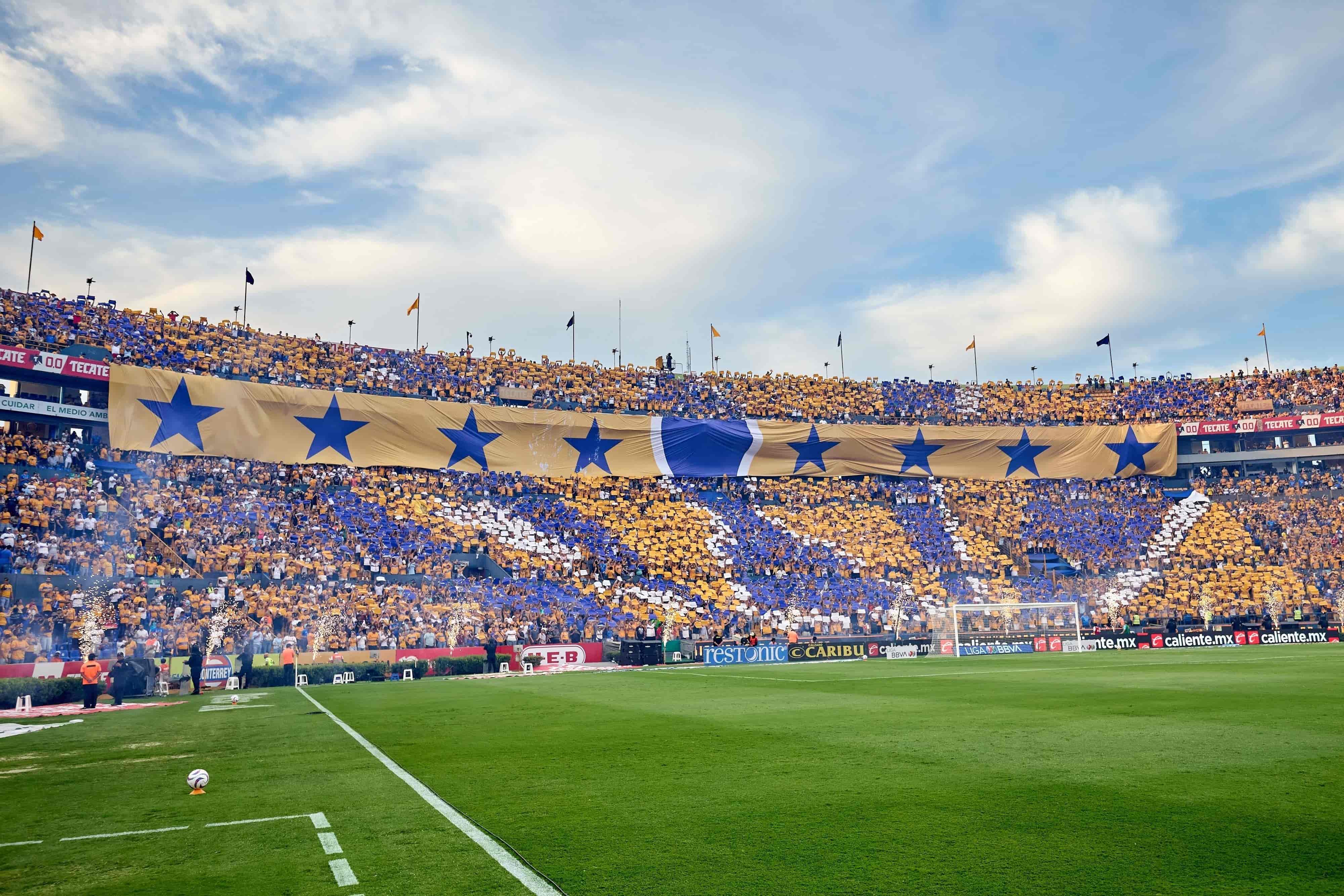 Recibimiento al campeón Tigres en el Estadio Universitario.