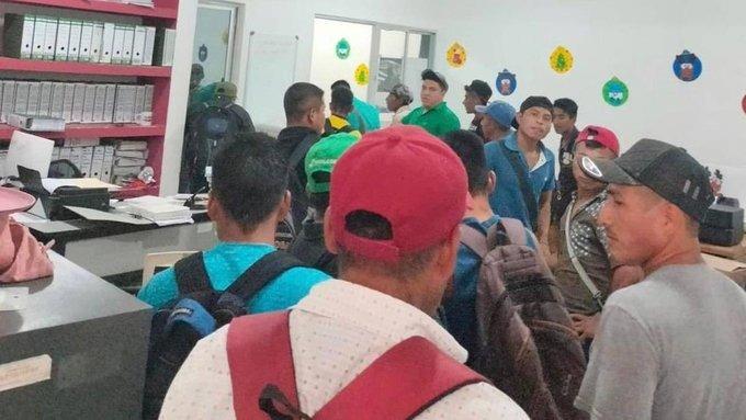 Alcalde falta un mes y habitantes lo retienen en Chiapas Alcalde falta un mes y habitantes lo retienen en Chiapas