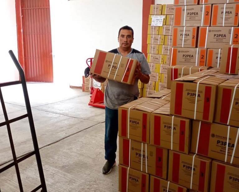 Mandan detener elaboración de libros de texto Mandan detener elaboración de libros de texto