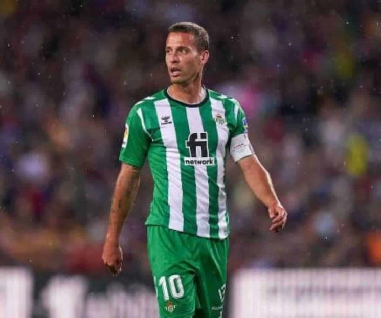 Desconocen oferta de Rayados a Sergio Canales