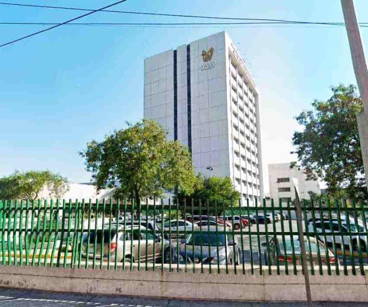 Muere al caer del décimo piso de Clínica 25
