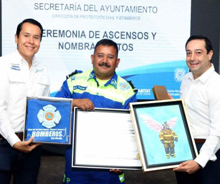 Entrega SN ascensos en Protección Civil