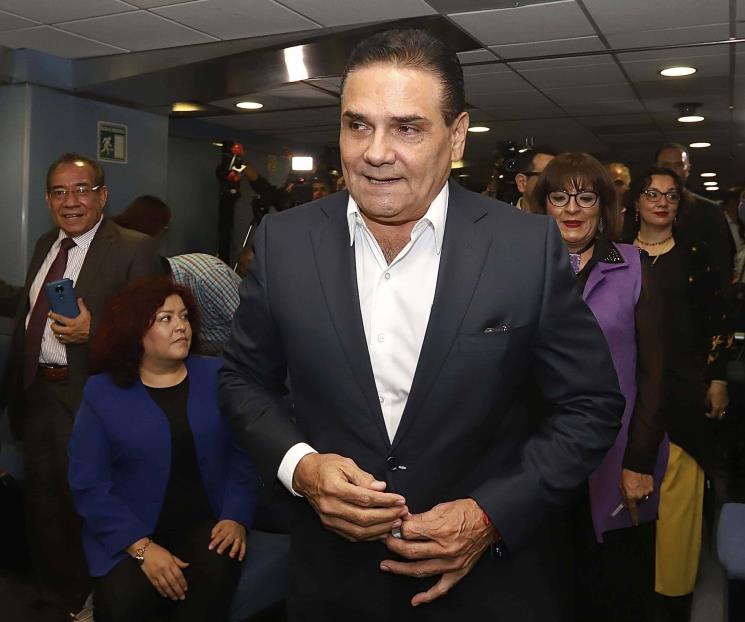 Aureoles pide que sus rivales dejen cargos