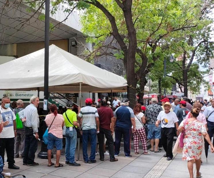 Vuelven las filas por el cobro de apoyos a adultos mayores