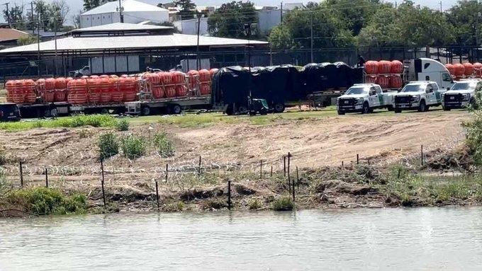 Inicia Texas la construcción de muro flotante en Río Bravo