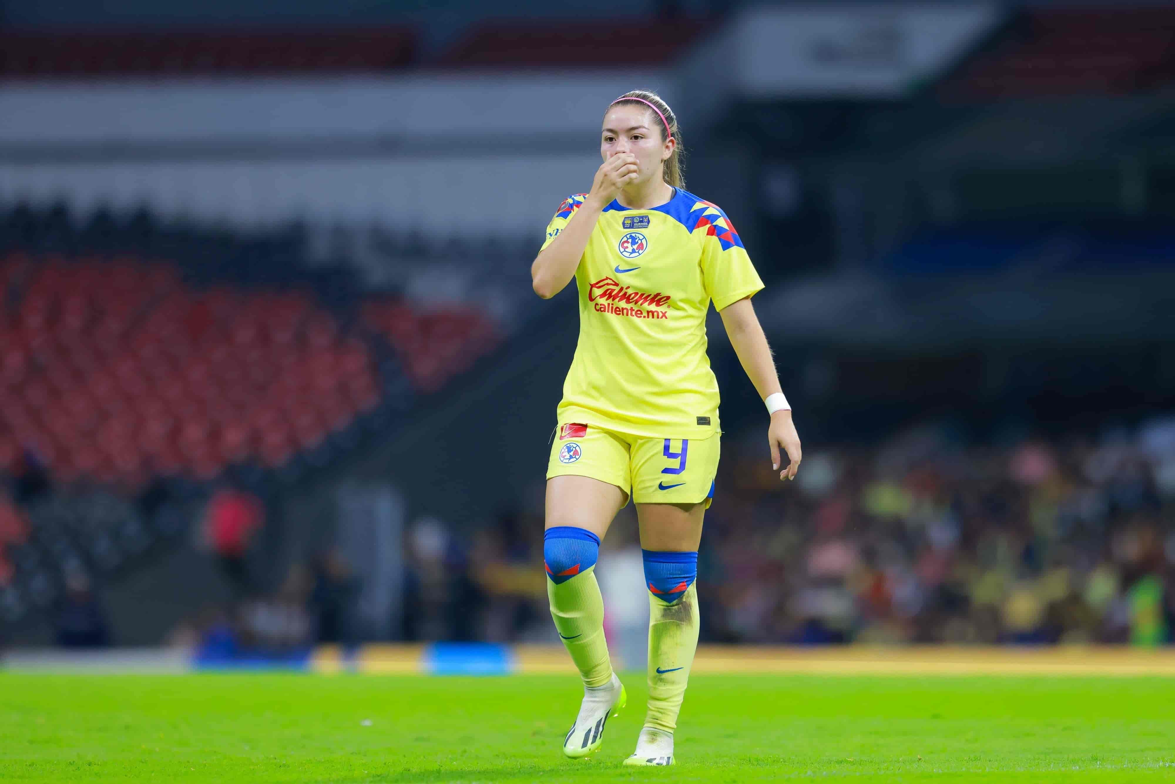 Katty Martínez anota pero se anula por posición adelantada.