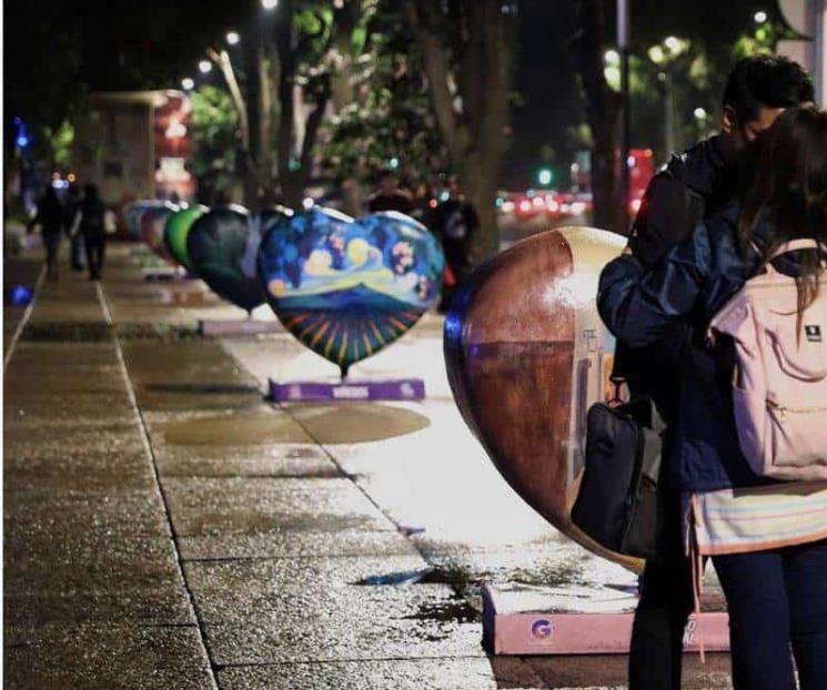 Visita los corazones gigantes de Reforma y la Guelaguetza Visita los corazones gigantes de Reforma y la Guelaguetza