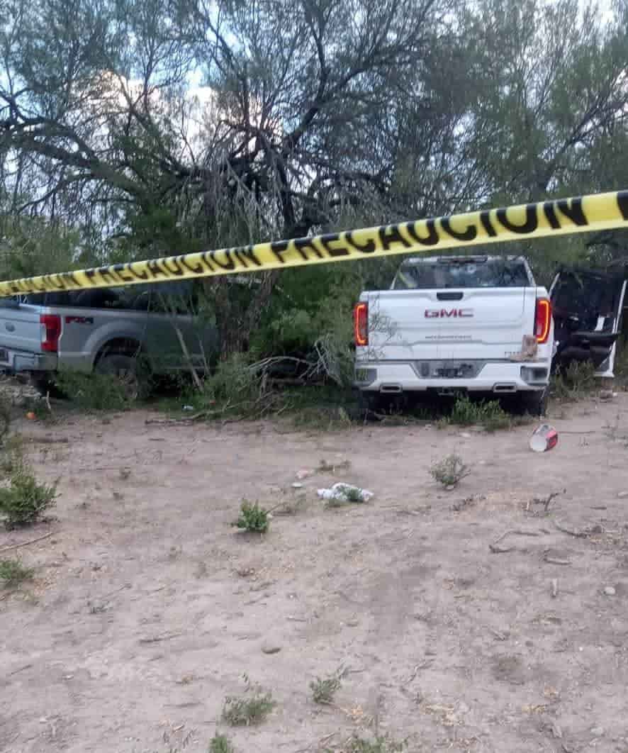 Tras el enfrentamiento a balazos entre Fuerza Civil y presuntos delincuentes ocurrido la tarde del jueves en Linares, autoridades localizaron un civil abatido y a un lado un arma larga.