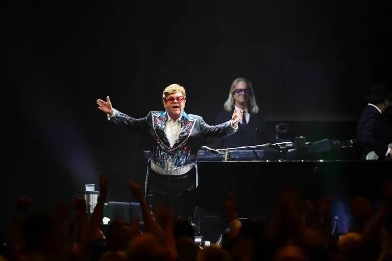 Termina Elton John su carrera con emotiva gira Termina Elton John su carrera con emotiva gira