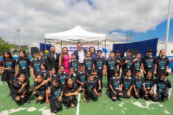 Encabeza alcalde graduaciones en Pesquería