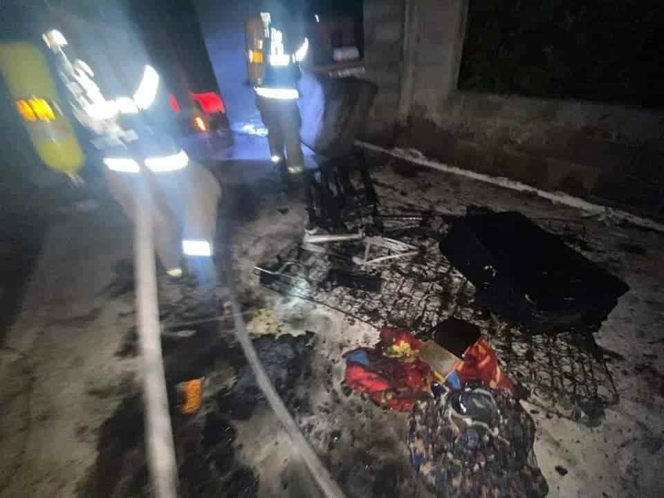 Daños materiales y la movilización de elementos de Bomberos, se registró la noche del sábado tras el incendio de un domicilio en la Colonia San Francisco, municipio de Linares.